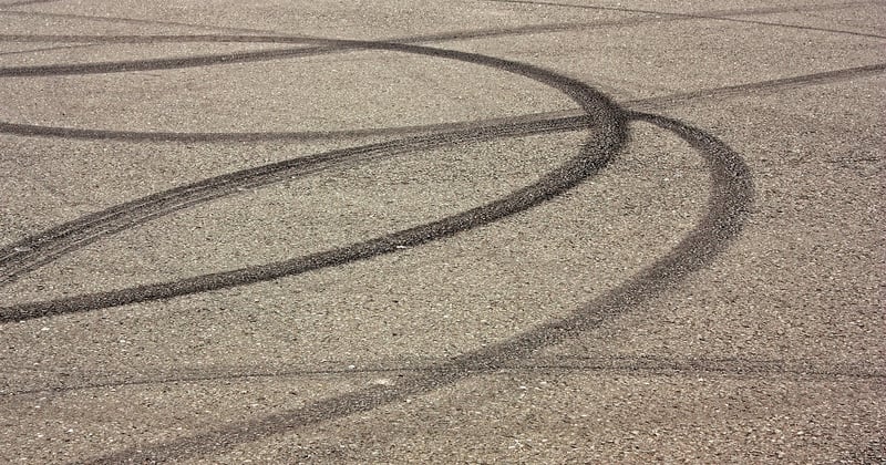 Trouver le bon rythme de freinage sur un circuit : la méthode qui change tout